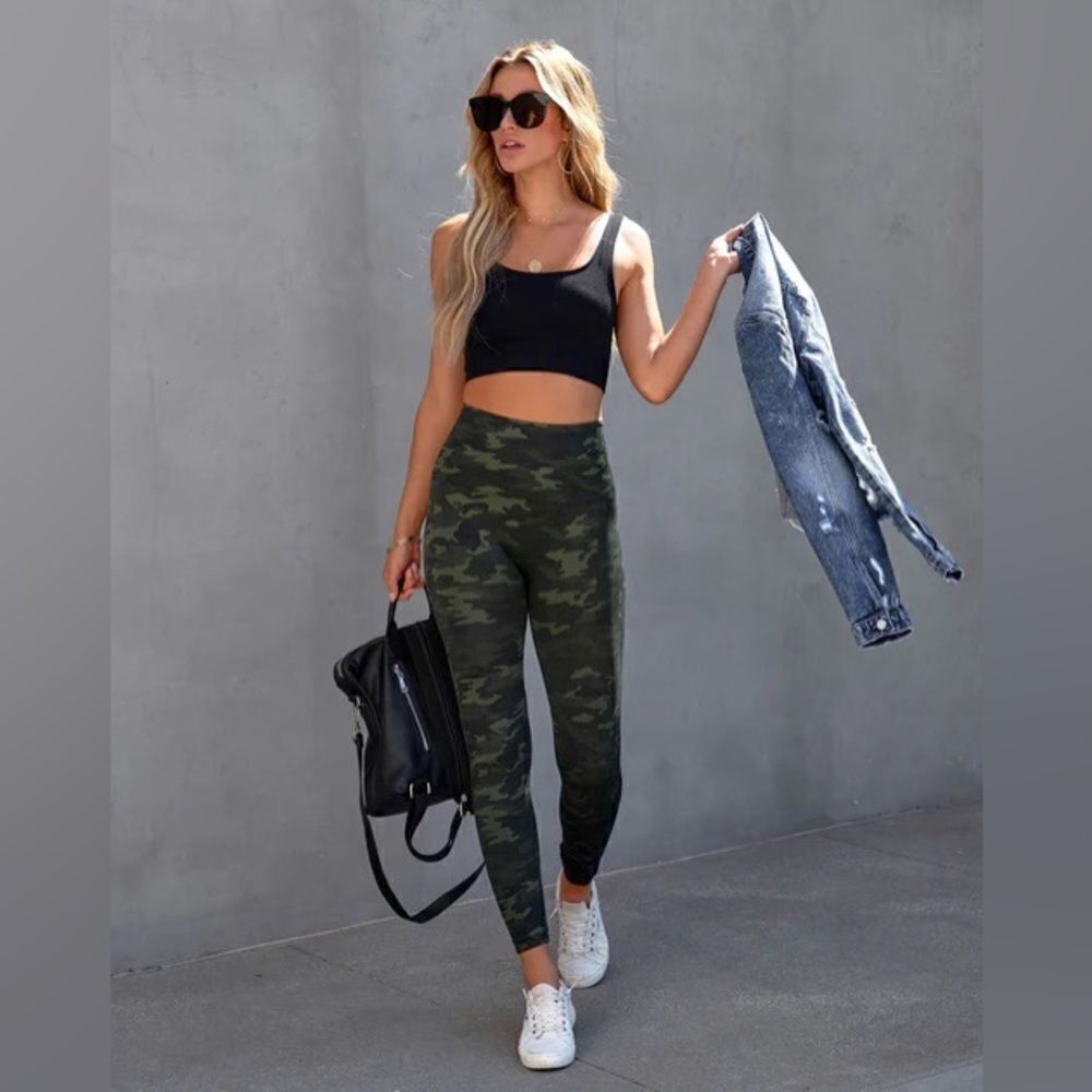 NEW Spanx leggings womens Medium Camo Look at Me Now Seamless